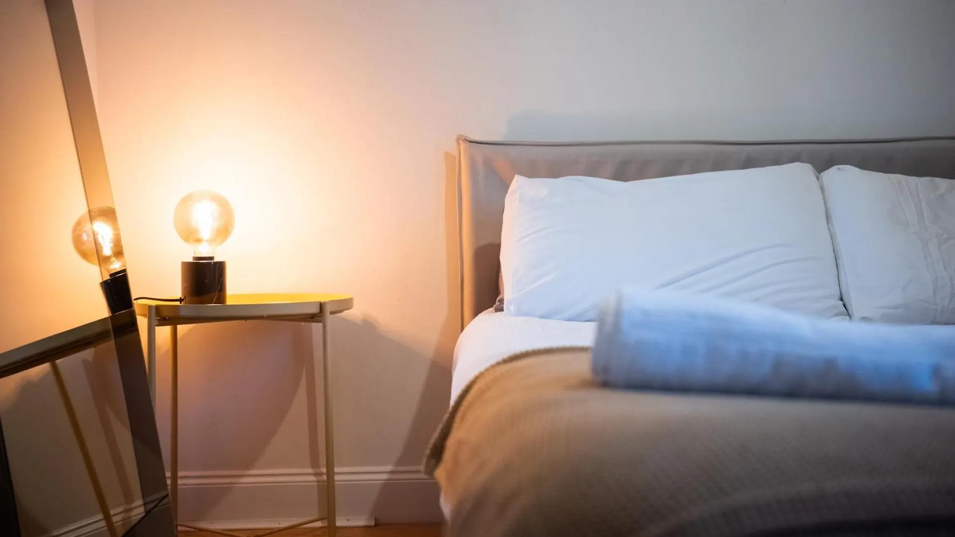 Spacious Flat, Close To The City Centre With Scenic Views 에든버러 아파트