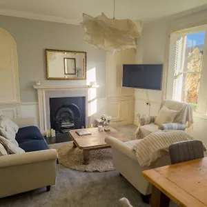 https://apt-stunning-georgian-spacious-central.tophotelsbath.com